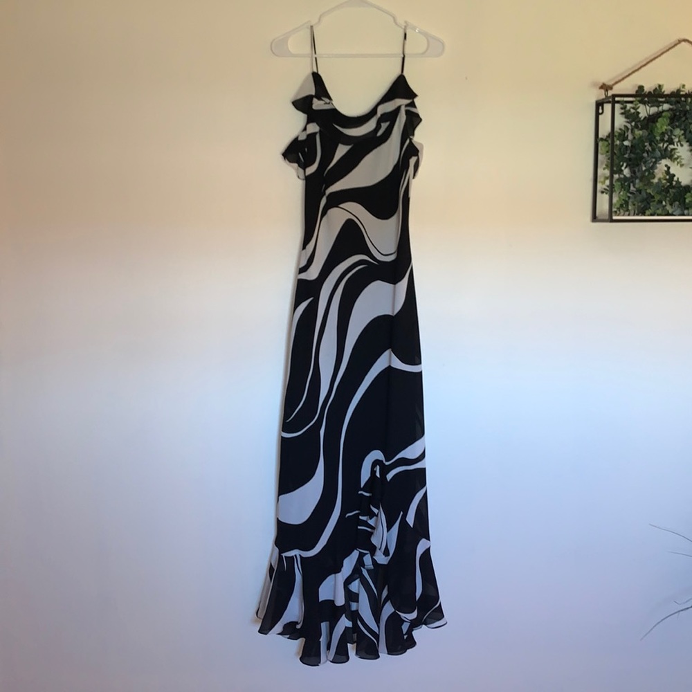 Elegant Black and White Maxi Dress